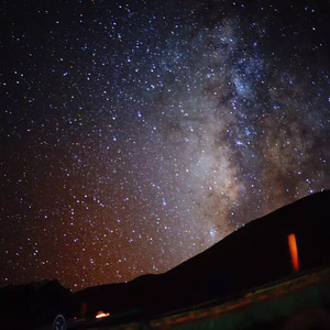 舔吴燕妮脚底板
